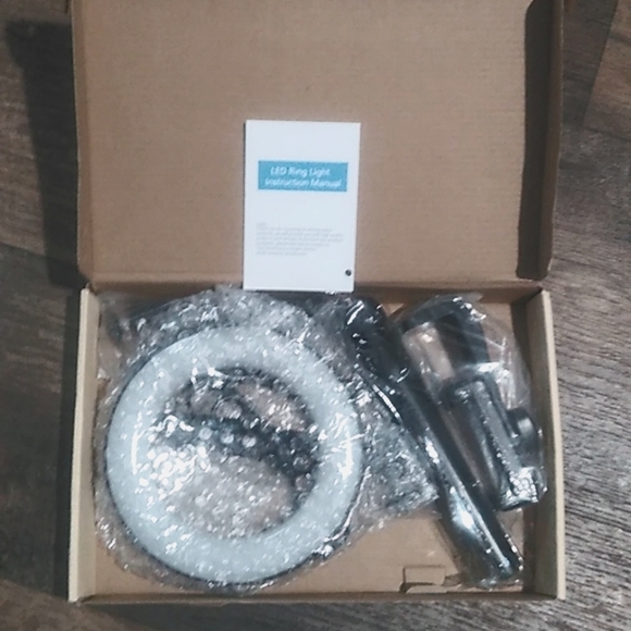 Mactrem LED Ring Light - Picture 3 of 3